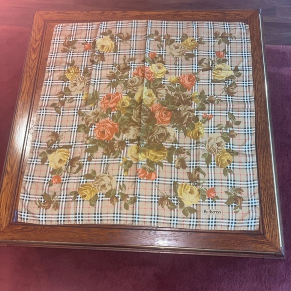 Burberrys Floral Plaid Scarf Limited Edition
Floral Print SILK - Picture 4 of 6